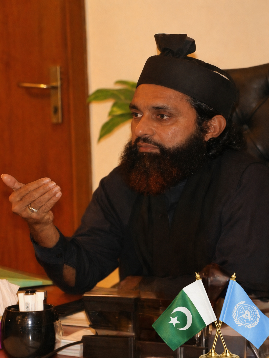 Hafi, Prof. Aurangzeb